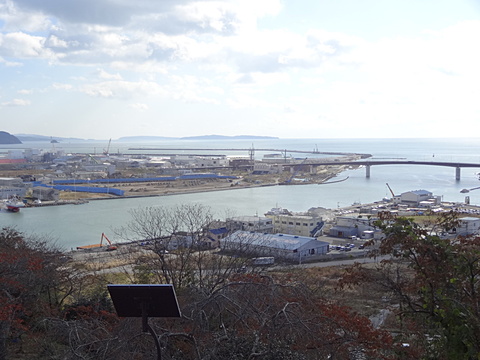 日和山より水産加工業地区の様子